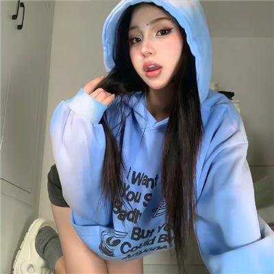 院子里的女人